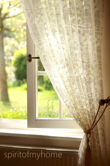 ESTÉE' Fabulously Well Dropped Handmade Ivory and White lace Curtain Sale By the Panel or Custom (Másolat) (Másolat)
